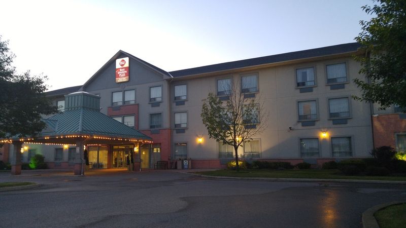 Best Western Plus Travel Hotel Toronto Airport Екстер'єр фото